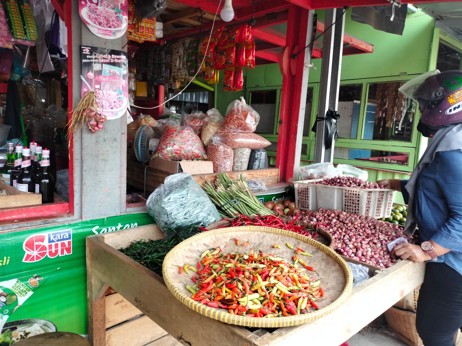 Cilacap Bersemi: Tradisi Toko Tradisional yang Tetap Eksis